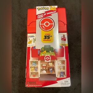 Pokémon Play ‘N’ Display-Multi-Level Rooftop Arena includes 2-Inch BattleFigures